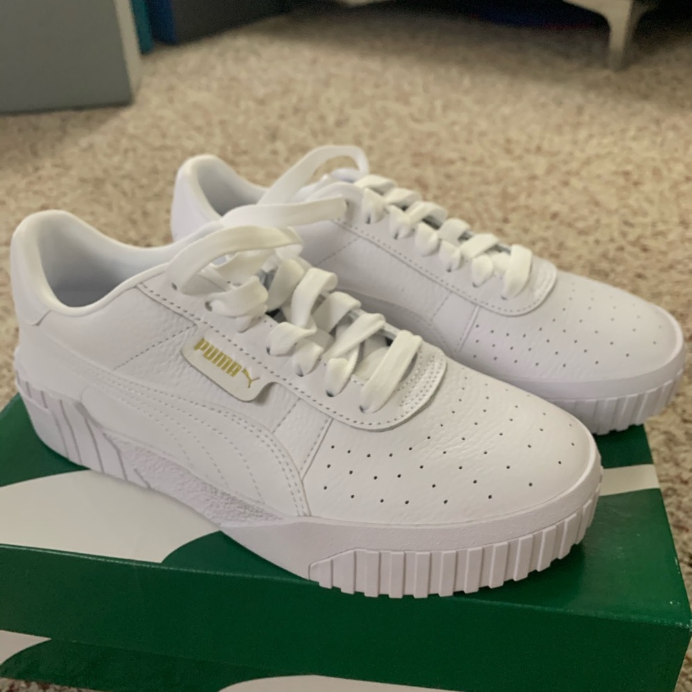 White Puma Sneakers (size 7.5)